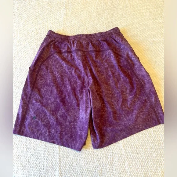 lululemon Men's Pace braker short 9” liner in gravel dust Cherry Tint Multi - Picture 4 of 8